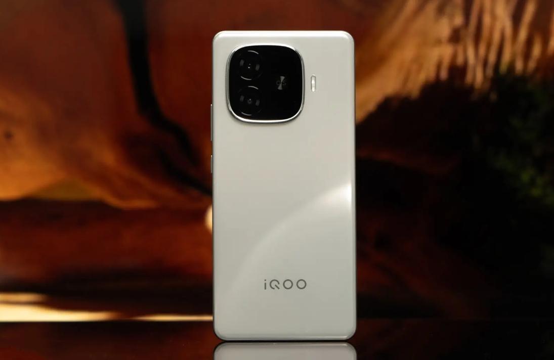 3ac79f3df8dcd1009868c71ad847aa1eb8122f6b.jpeg@f_auto vivo iQOO Z10 Turbo再次出发:升级7200mAh大电池+7.1英寸屏幕